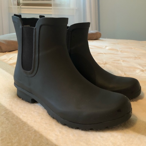 Roma Shoes - LIKE NEW CHELSEA STYLE RAIN BOOTS